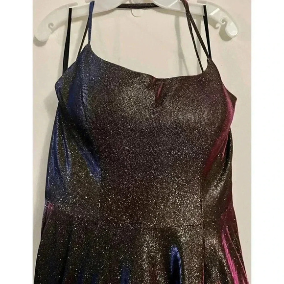 Night Studio‎ Size 10  Long Formal Dress ￼￼Color Iridescent Color Changes - Picture 3 of 7
